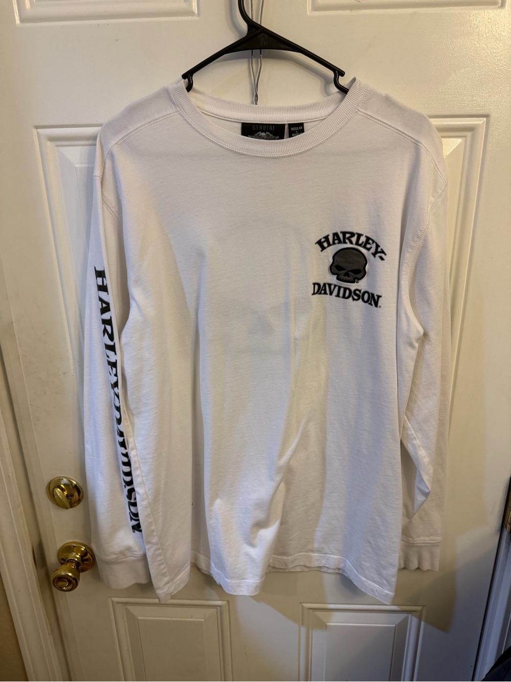 Harley-Davidson White Long Sleeve Skull Logo Tee with Black Sleeve Script
